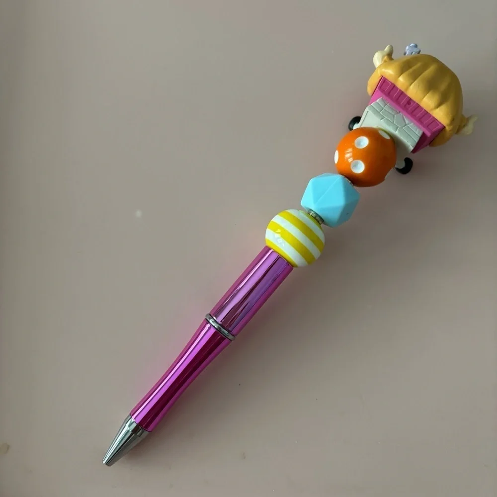 Disney Doorables: Alice in Wonderland: Alice in hat handmade beaded pen